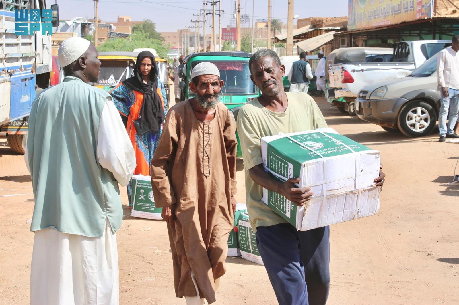 مركز-الملك-سلمان-للإغاثة-يوزّع-800-سلة-غذائية-بولاية-الخرطوم