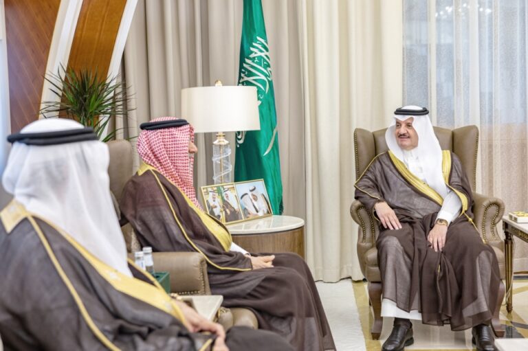 أمير-الشرقية-يستقبل-الرئيس-التنفيذي-لصندوق-الأمير-سلطان-بن-عبدالعزيز