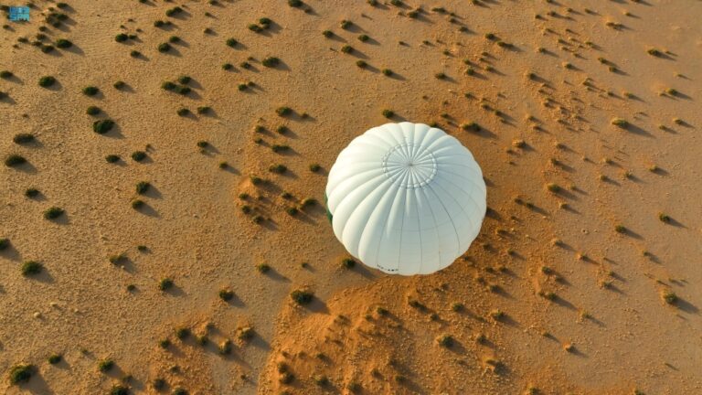 هيئة-تطوير-محمية-الإمام-عبدالعزيز-بن-محمد-تُدخل-تجربة-المنطاد-الهوائي