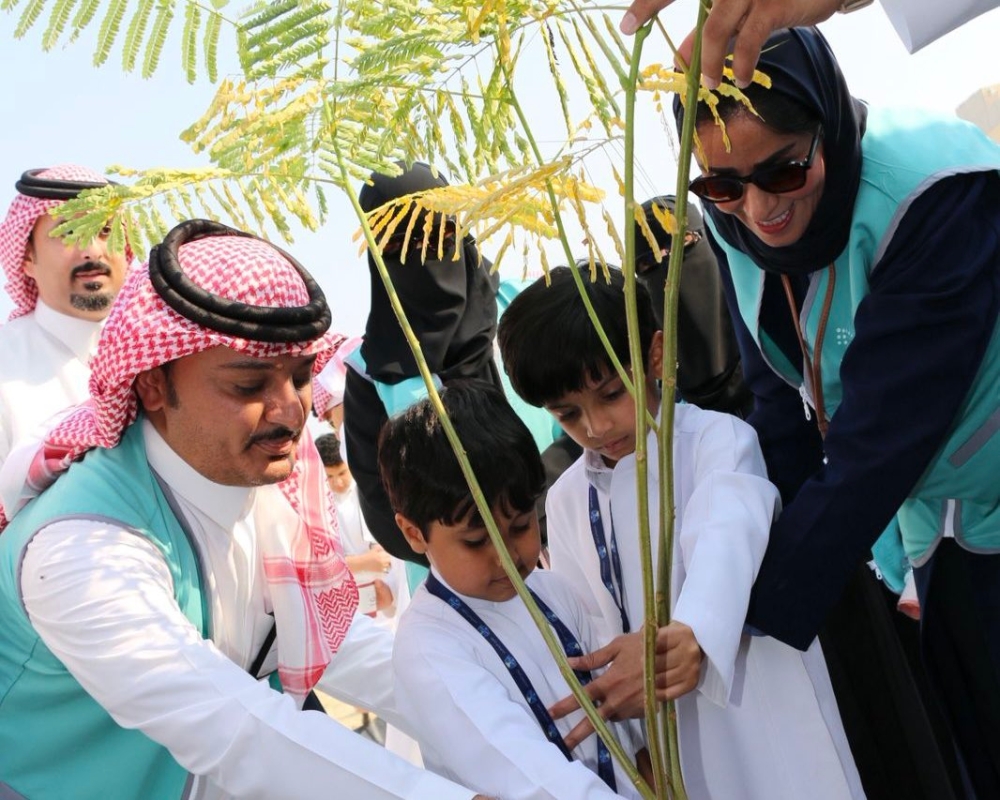 يدٌ-تغرس-وأرض-تزدهر.-تعليم-الشرقية-يدشن-فعاليات-موسم-التشجير-الوطني