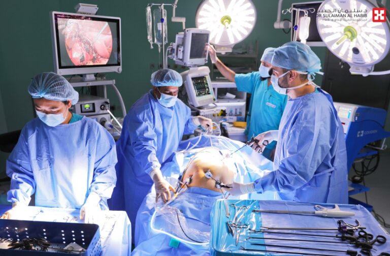 مستشفى-الدكتور-سليمان-الحبيب-بالخبر-يُنهي-معاناة-أربعيني-مع-مضاعفات-السمنة-بعد-أن-تجاوز-وزنة-الــ-203-كجم