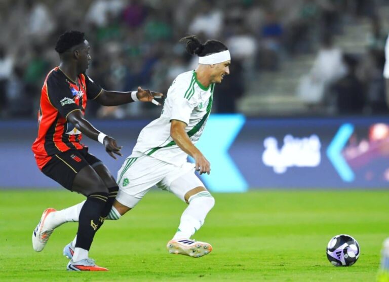 شطحات-النجوم-تقود-للعب-خارج-الميدان