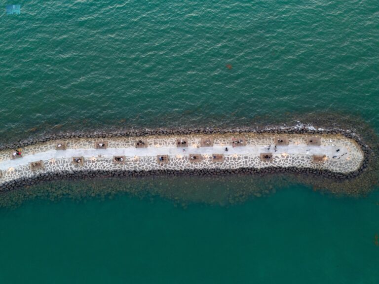 صور-|-بأجواء-معتدلة-وشواطئ-خلابة.-جازان-تجذب-الزوار-والأهالي