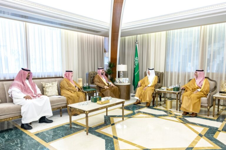 أمير-الشرقية-يطلع-على-استعدادات-انطلاق-كأس-الصقور-2025-بالمنطقة