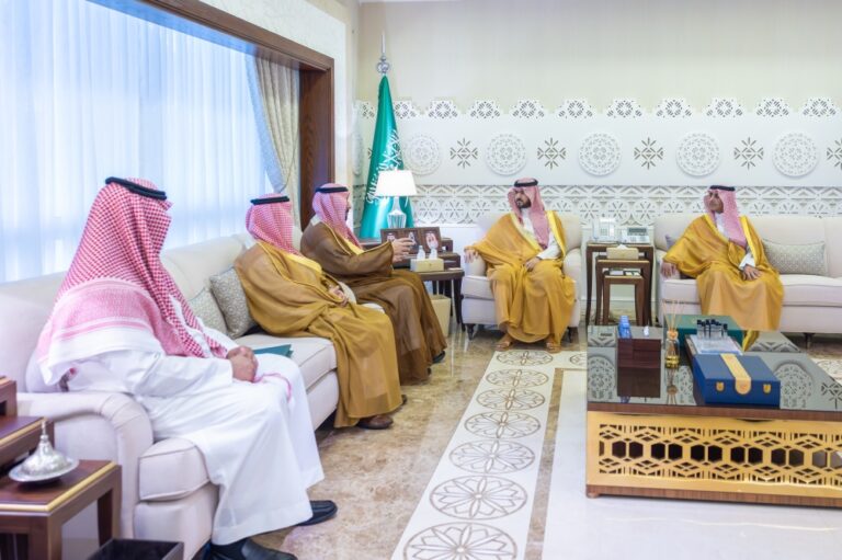 نائب-أمير-الشرقية-يستقبل-الرئيس-التنفيذي-لنادي-الصقور-السعودي