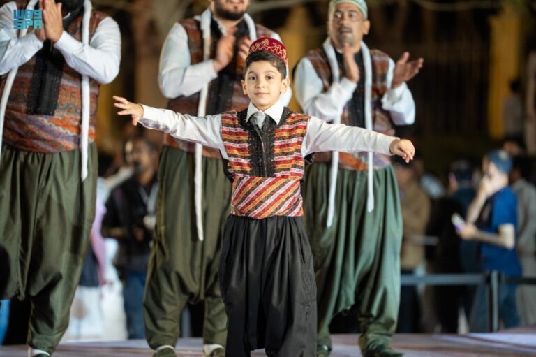 عروض-السيرك-وفقرات-فنية-تبهر-زوار-ثقافة-الشام-في-“انسجام-عالمي”