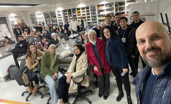 عمر-العبداللات-–-فنان-كاريكاتير-أردني-يحوّل-الرسم-إلى-لغة-عالمية-للأمل-والإنسانية