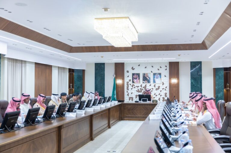 بتوجيهات-أمير-الشرقية.-نائب-الأمير-يترأس-اجتماع-لجنة-حركة-الشاحنات-بالمنطقة