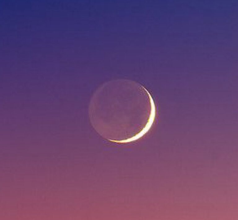 فرصة-للرصد-والتصوير.-هلال-جمادى-الآخرة-يزين-سماء-السعودية