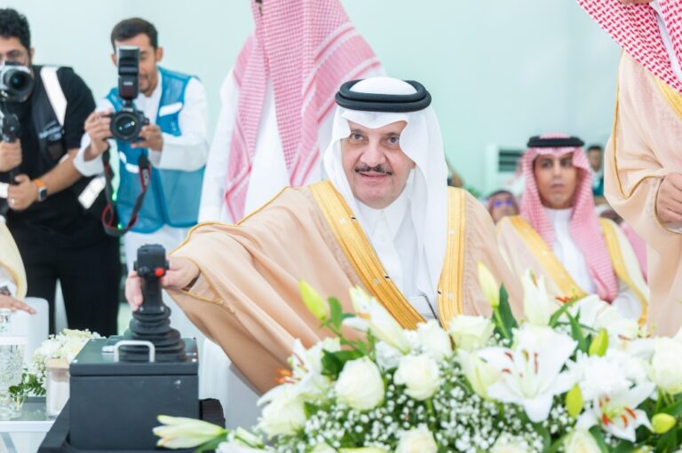 أمير-المنطقة-الشرقية-يضع-حجر-الأساس-لمنطقة-لوجستية-متكاملة-ويفتتح-توسعة-محطة-الحاويات-الثانية-بميناء-الملك-عبدالعزيز-بالدمام-باستثمارات-من-القطاع-الخاص-تتجاوز-2.8-مليار-ريال