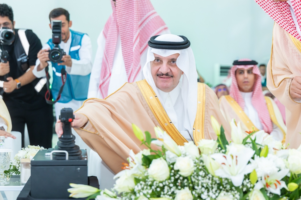 أمير-المنطقة-الشرقية-يضع-حجر-الأساس-لمنطقة-لوجستية-متكاملة-ويفتتح-توسعة-محطة-الحاويات-الثانية-بميناء-الملك-عبدالعزيز-بالدمام-باستثمارات-من-القطاع-الخاص-تتجاوز-2.8-مليار-ريال