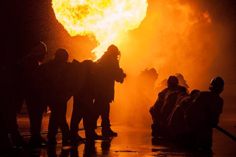 منها-الأحمال-الزائدة.-تعرف-على-مسببات-حرائق-التماس-الكهربائي