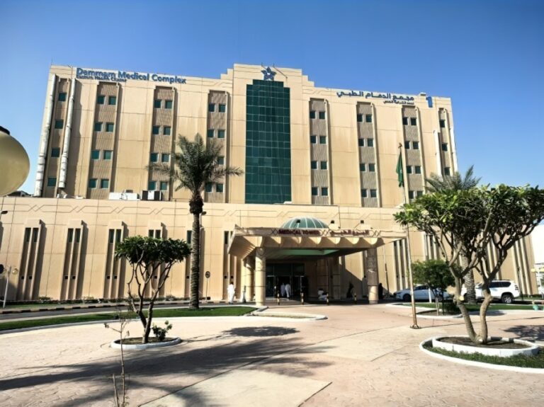 عمليات-روبوتية-دقيقة-تُعزّز-نجاح-استبدال-مفصل-الركبة-في-الدمام-الطبي