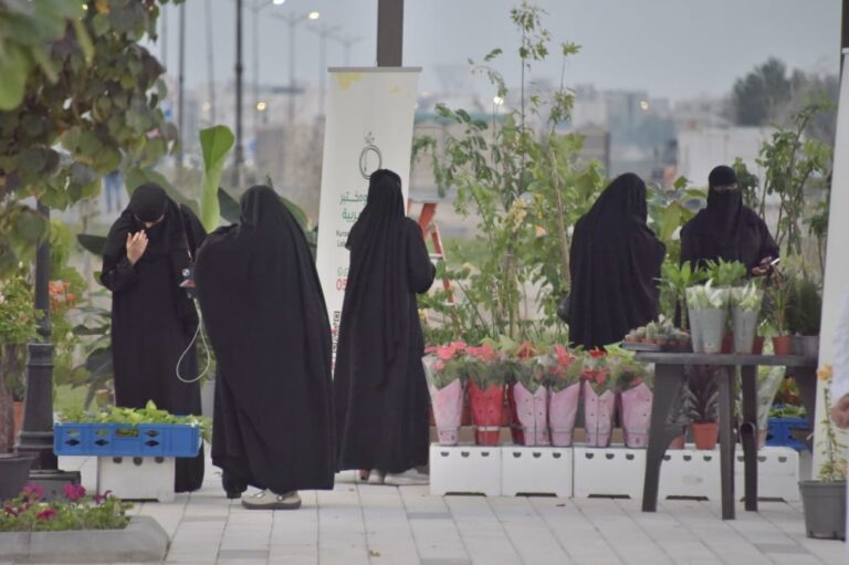 سوق-المزارعين-بالقطيف.-30-منفذ-بيع-مباشر-لتعزيز-السياحة-الزراعية-والأمن-الغذائي