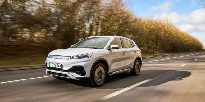 بريطانيا-تفرض-ضريبة-جديدة-على-كل-كيلومتر-تقطعه-السيارات-الكهربائية-والهجينة-ابتداءً-من-2028