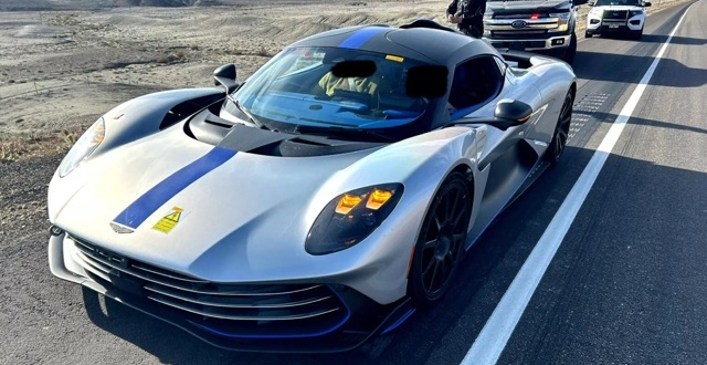 الشرطة-الأمريكية-توقف-أستون-مارتن-فالهالا-اختبارية-قيمتها-تتجاوز-مليون-دولار-بعد-رصدها-على-الطريق-السريع