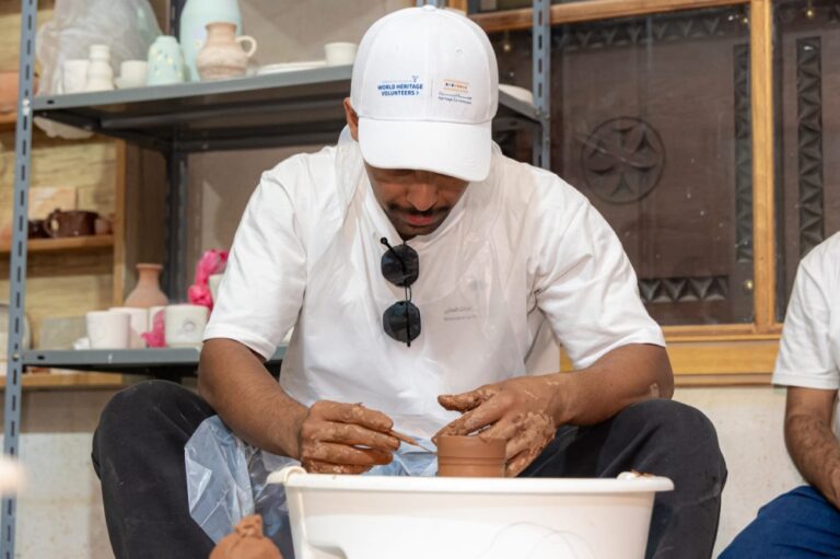 «الأحساء-تستاهل».-38-متطوعاً-دولياً-يحيون-حرف-الواحة-ويوثقون-تراثها-العالمي