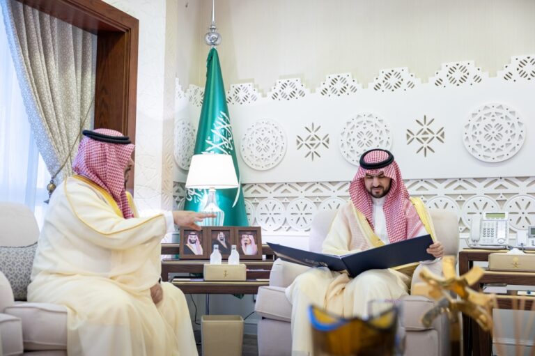 نائب-أمير-الشرقية-يطلع-على-أعمال-شركة-مصفاة-أرامكو-السعودية-“ساسرف”