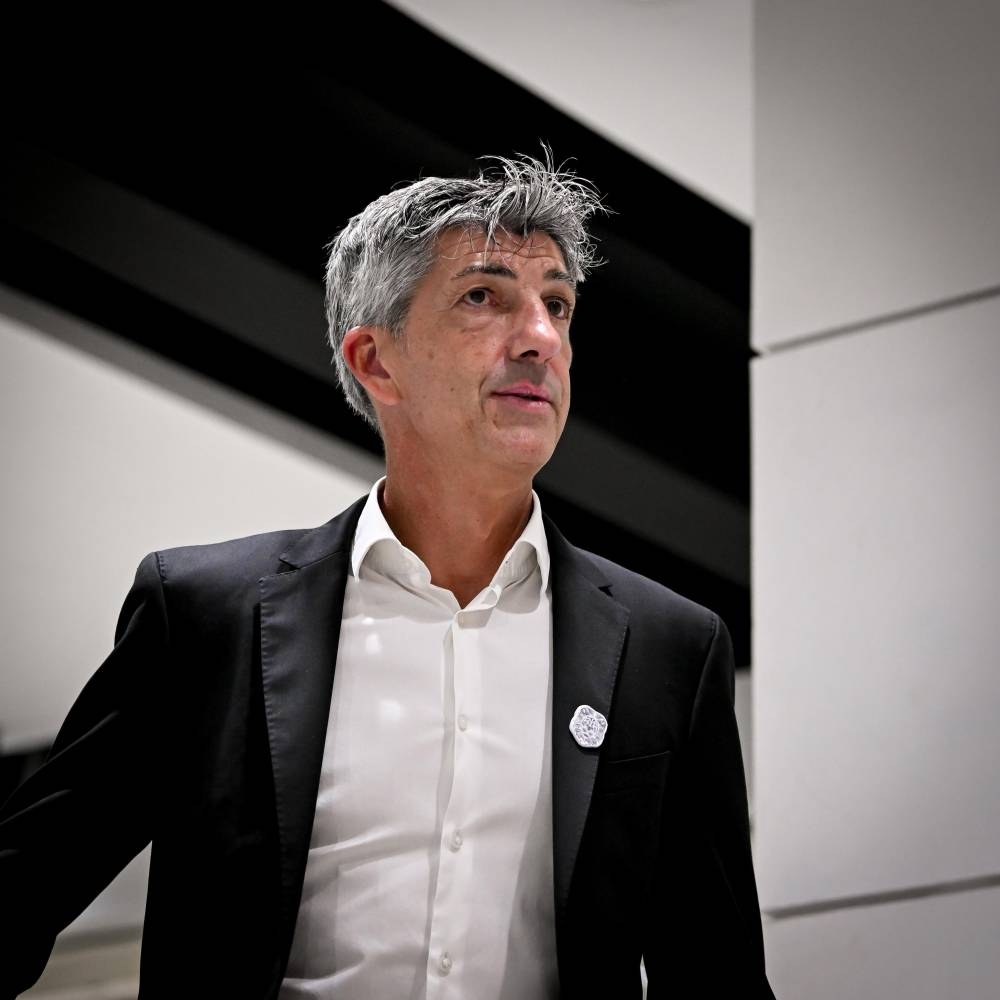 40-مليونا-تمنع-إقالة-ألجواسيل