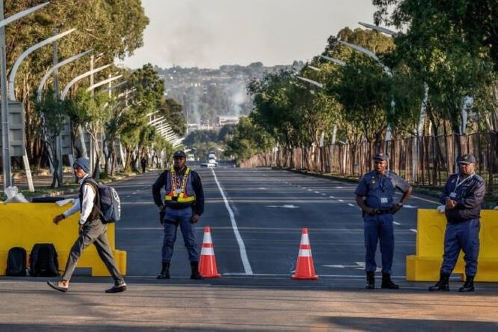 بينهم-طفل.-مقتل-11-شخصًا-إثر-هجوم-مسلح-على-فندق-في-جنوب-أفريقيا