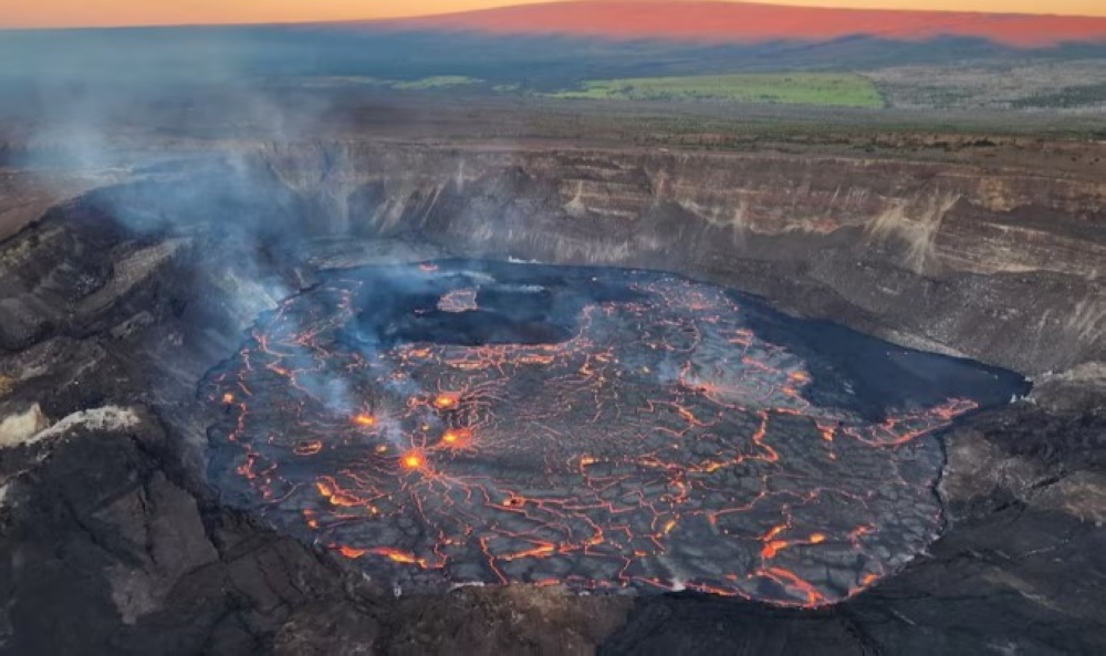 صور|-يبهر-السياح-بعروضه-النارية.-بركان-كيلاويا-بهاواي-يثور-مجددًا