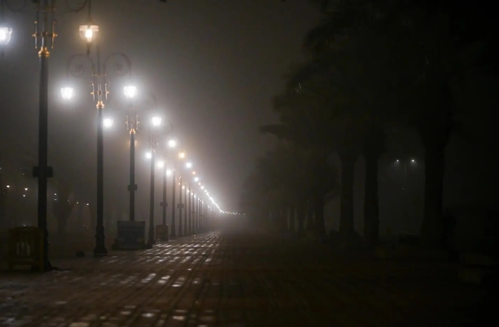 يصل-إلى-كثيف.-ضباب-متباين-الشدة-على-أجزاء-من-الشرقية