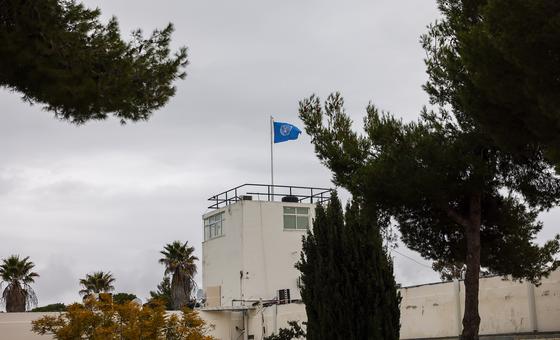 “سابقة-خطيرة”:-اقتحام-مجمع-الأونروا-في-القدس-وإنزال-علم-الأمم-المتحدة