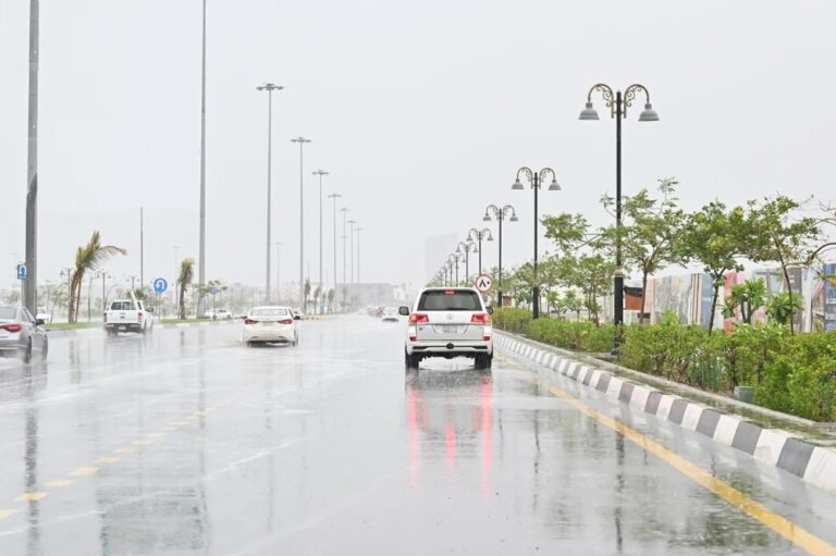 الدفاع-المدني-يحذر.-تنبيه-بالإنذار-الأحمر-من-أمطار-غزيرة-على-الشرقية