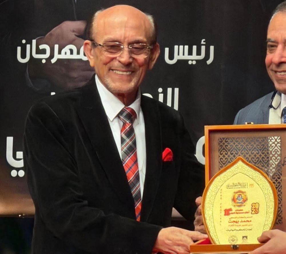 عقب-تكريمه-بدار-الأوبرا.-الفنان-المصري-محمد-صبحي-ينفعل-على-سائقه-الخاص