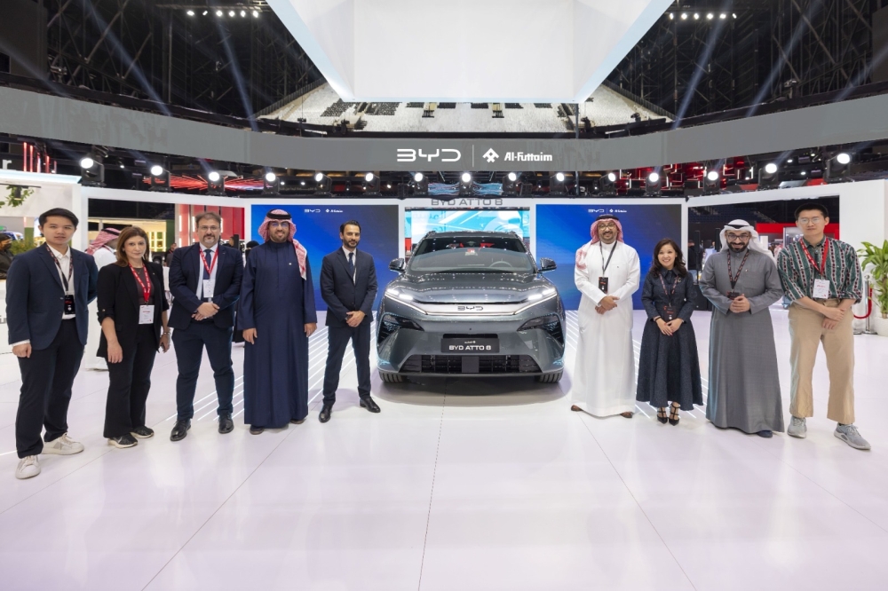 الفطيم-byd-السعودية-تكشف-عن-atto-8:-سيارة-الدفع-الرباعي-العائلية-الهجينة-فائقة-القدرة-في-المملكة