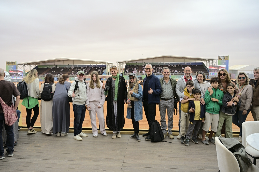 100-سائح-من-18-دولة-يوثقون-حضور-منافسات-مهرجان-الملك-عبدالعزيز-للإبل