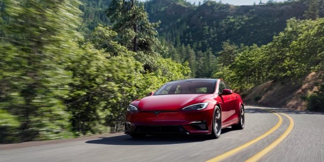 دعوى-قضائية-جديدة-ضد-تيسلا-تضع-أنظمة-القيادة-الذاتية-تحت-المجهر