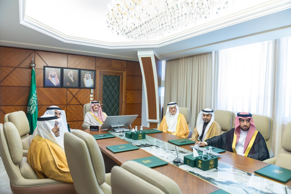 أمير-الشرقية-يستقبل-أمين-المنطقة-ويطّلع-على-مشاريع-أنسنة-المدن