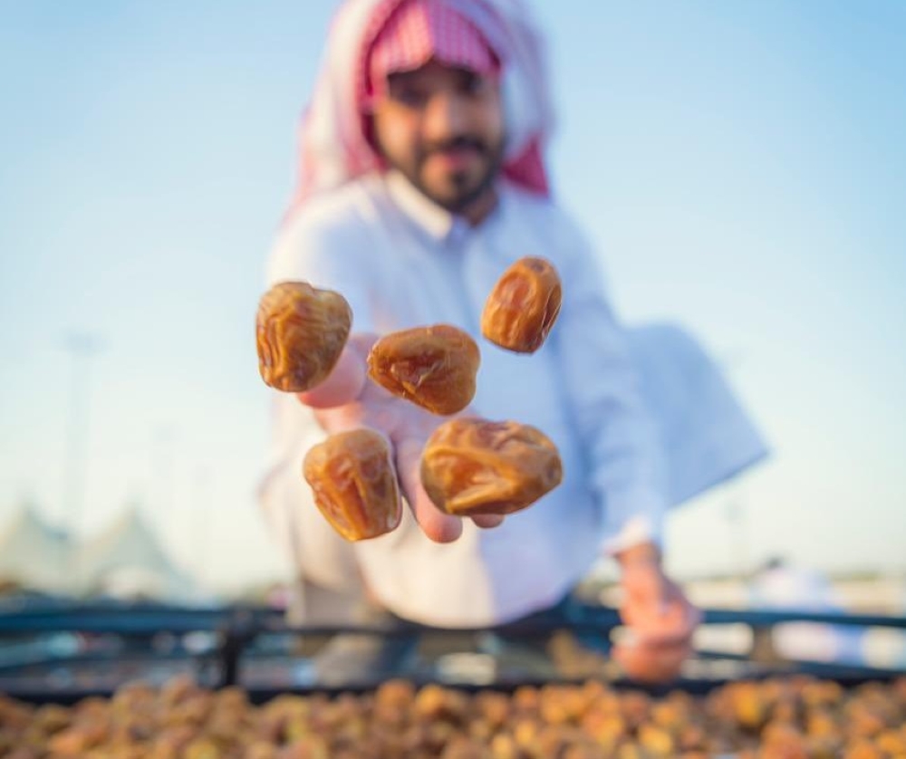 إقبال-كبير-على-النسخة-العاشرة-من-مهرجان-التمور-بدومة-الجندل