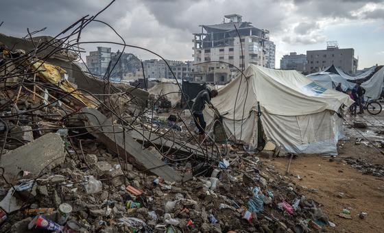 غزة-–-قصف-وغارات-تعرض-المدنيين-للخطر،-وإعادة-فتح-مركز-صحي-للأونروا