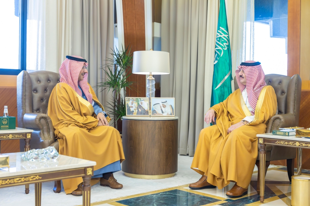 أمير-المنطقة-الشرقية-يستقبل-نائب-وزير-الموارد-البشرية-والتنمية-الاجتماعية-للعمل