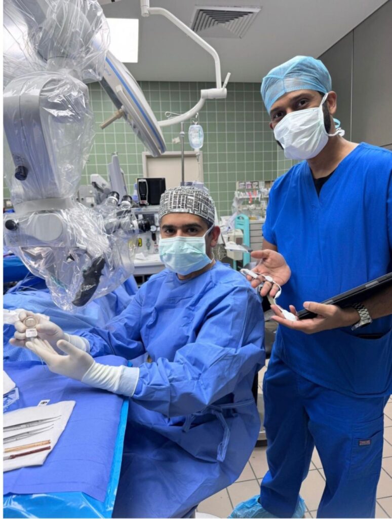 منهيًا-معاناة-طفل.-«جامعي-الخبر»-يزرع-أول-قوقعة-«ذكية»-في-العالم