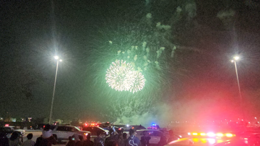 شاهد|-الألعاب-النارية-تخطف-الأنظار-في-مهرجان-زهور-القطيف