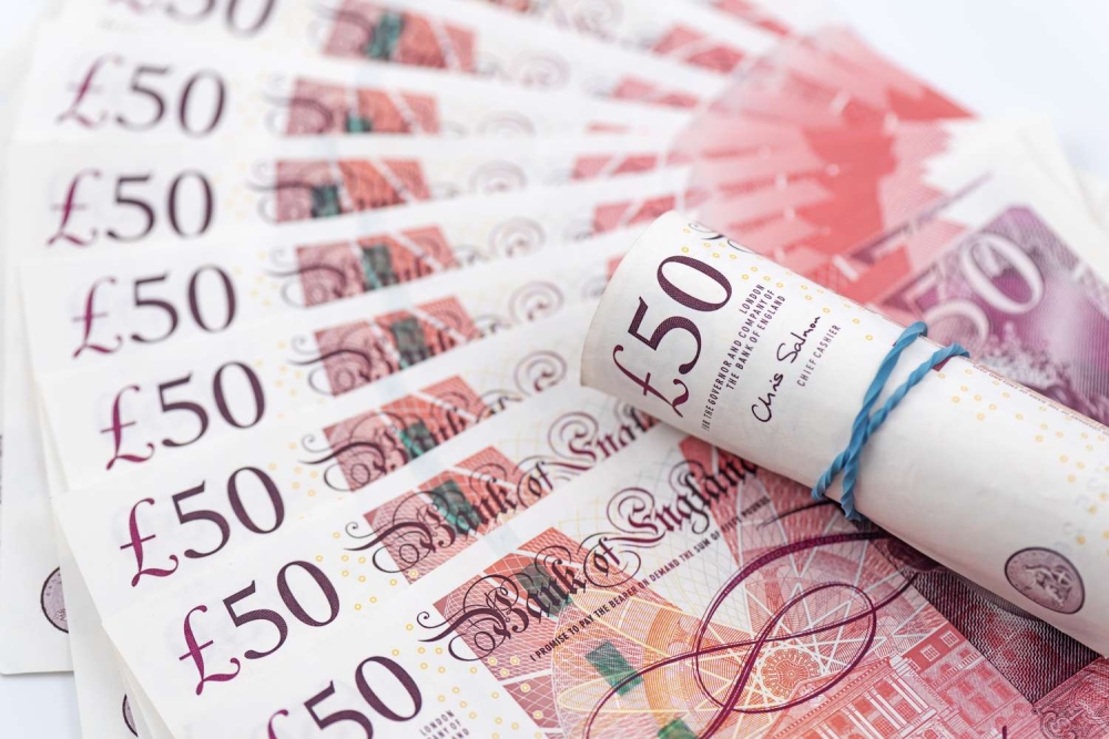 تراجع-التضخم.-تباين-موقف-الإسترليني-مقابل-الدولار-واليورو