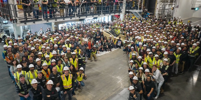 تيسلا-تحقق-إنجاز-جديد-في-مشروع-سايبركاب-مع-أول-سيارة-إنتاجية