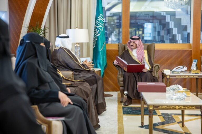 أمير-الشرقية-يستعرض-مع-جمعية-بنان-للتأهيل-المهني-برامج-دعم-الأشخاص-ذوي-الإعاقة