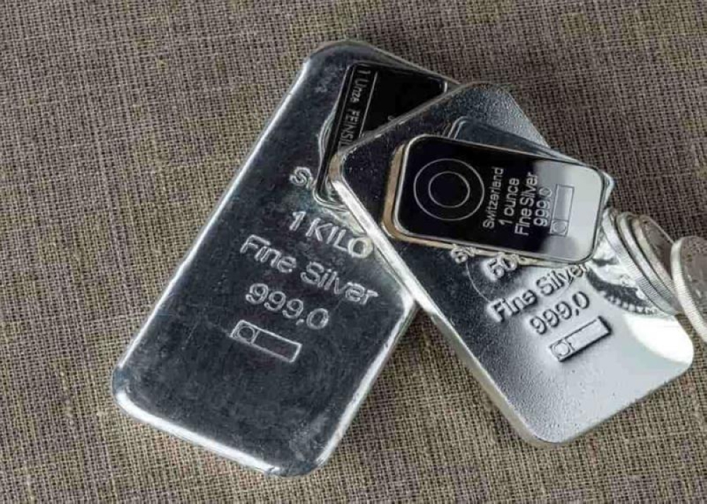 صدمة في سوق الفضة.. لماذا تراجع المعدن الأبيض رغم التوترات العالمية؟