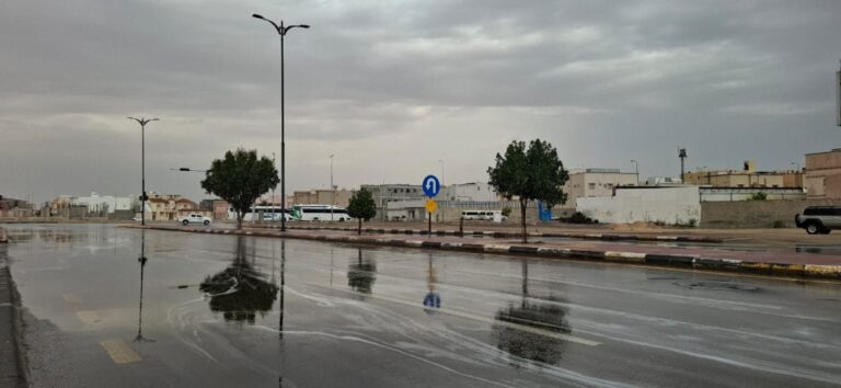 إنذار-برتقالي-بالأحساء.-أمطار-وصواعق-وانعدام-للرؤية-حتى-المساء