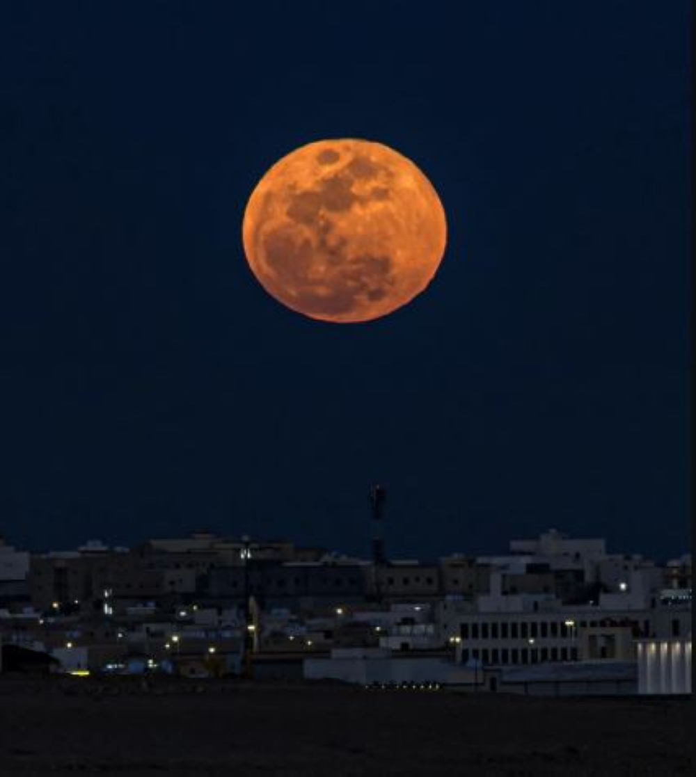 بدر-رمضان-يزيّن-سماء-السعودية.-وخسوف-كلي-غير-مرئي-بالمنطقة-العربية