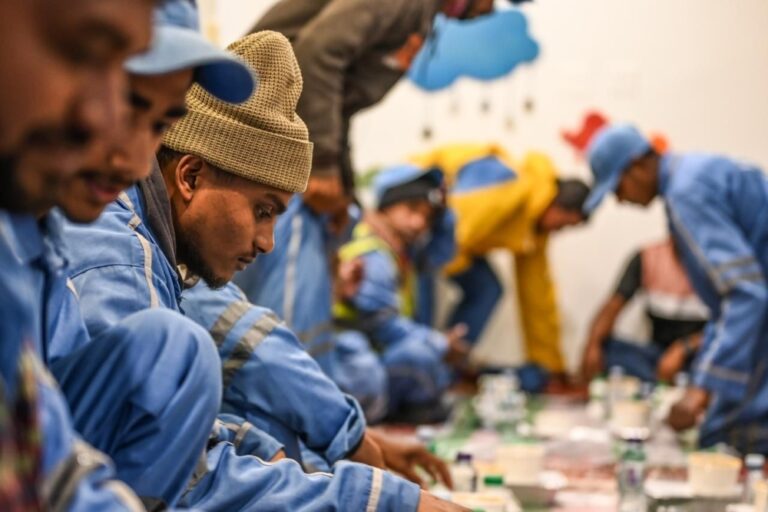 بلدية-الظهران-تحتفي-بجهود-100-عامل-نظافة-بمأدبة-إفطار-رمضانية