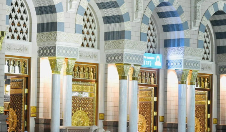 أبواب-المسجد-النبوي.-تحف-معمارية-تجسد-عناية-التاريخ-وروعة-الحاضر