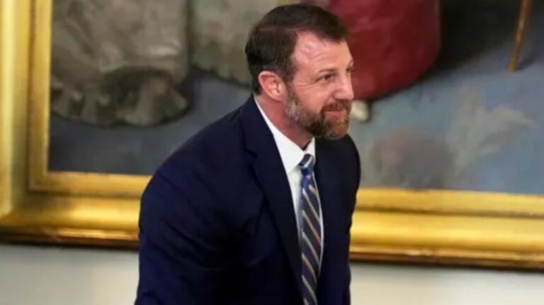 ترامب-يقيل-وزيرة-الأمن-الداخلي-كريستي-نويم-ويعلن-عن-المسؤول-الجديد