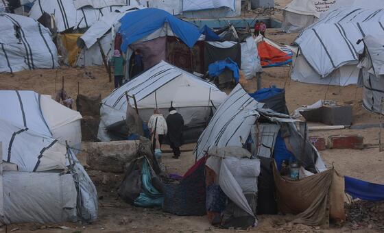 غزة-–-570-ألف-لتر-وقود-تدخل-عبر-كرم-أبو-سالم،-والظروف-المعيشية-لا-تزال-مزرية-في-مواقع-النزوح