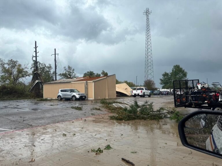 مصرع-3-أشخاص-وإصابة-آخرين-جراء-اجتياح-إعصار-بميشيجان-الأمريكية