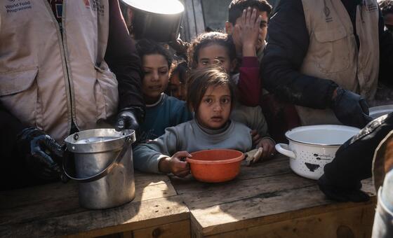 شاحنة-وقود-أممية-تتعرض-للقصف-في-غزة،-واستمرار-عنف-المستوطنين-في-الضفة-الغربية